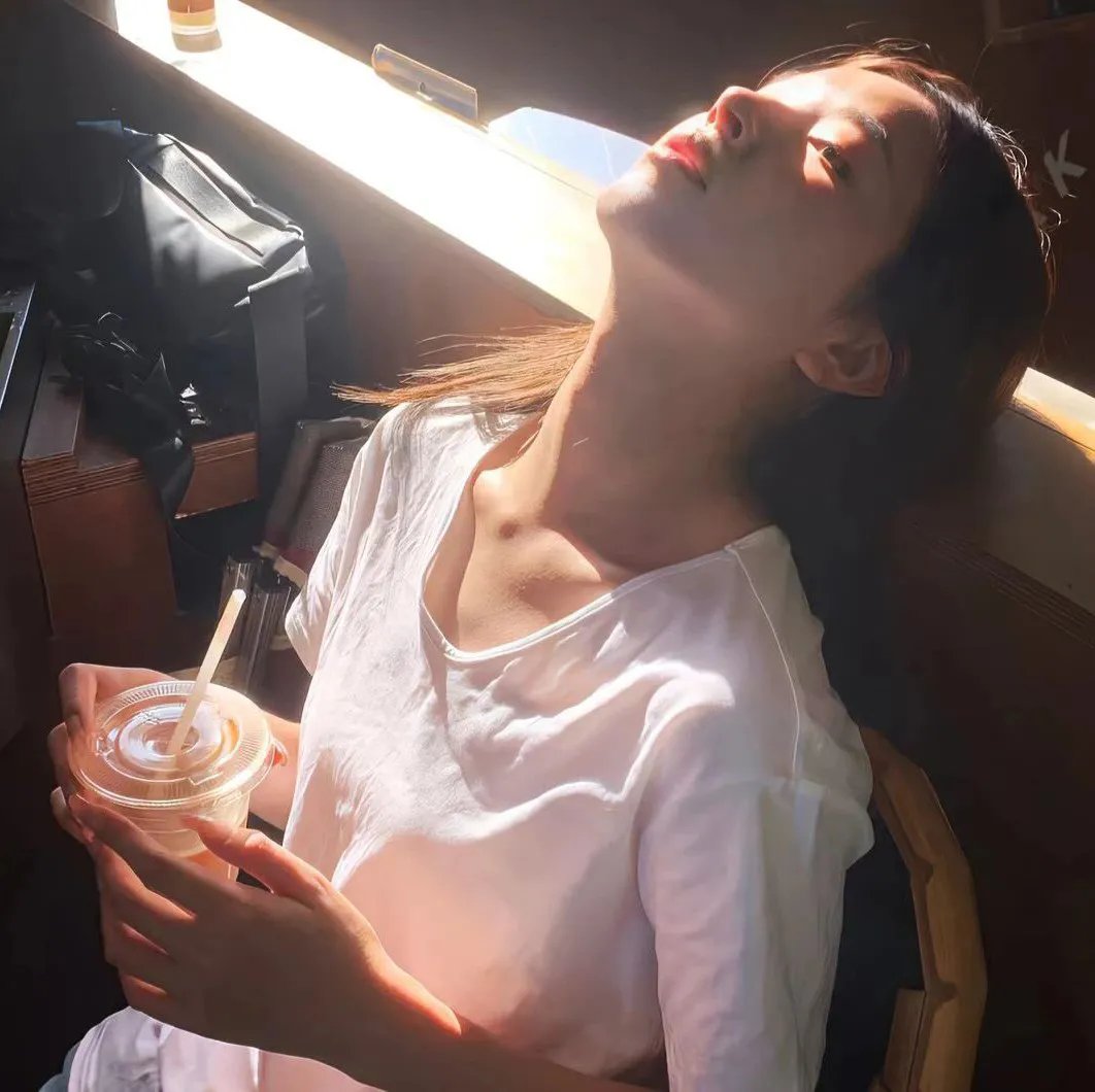 岸边露伴一动不动 真人剧